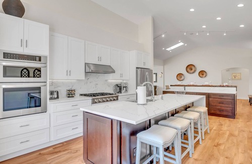 Oak Creek House | Heated Pool & Hot Tub - Located in Village of Oak Creek