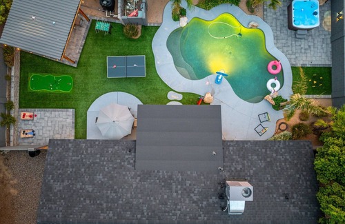 East Mesa House | Heated Pool~Hot Tub~Ping Pong~King Bed~Yard Games