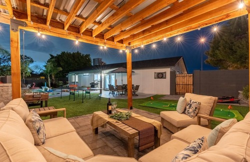 East Mesa House | Heated Pool~Hot Tub~Ping Pong~King Bed~Yard Games