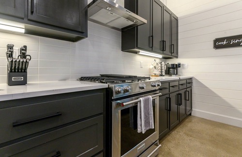 Hochatown Cabin | Heated Pool|Hot Tub|PlaySet|Pet Friendly|10 Guest|3BD