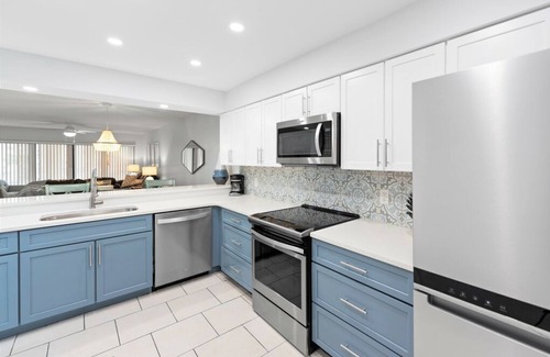 Cocoa Beach Condo | Heated Pool & Hot Tub...Spacious and Bright...Ocean View