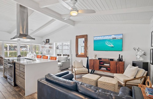 Seagrove Beach House | HEATED pool in the heart of Seagrove! 3 Bikes `Mi Casa`