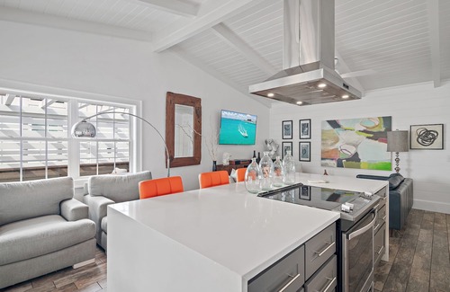 Seagrove Beach House | HEATED pool in the heart of Seagrove! 3 Bikes `Mi Casa`