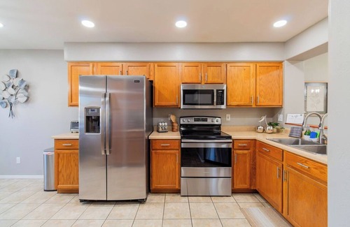 Casa Grande House | Heated Pool - King Bed - Firepit - Work Station
