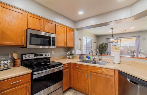 Casa Grande House | Heated Pool - King Bed - Firepit - Work Station