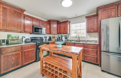 Mount Vernon House | Heated Pool, Lake Views & Dock: Mt Vernon Getaway!