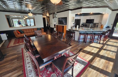 Tallahassee House | Heated Pool on 9 Parklike Acres | Reunions and Gatherings