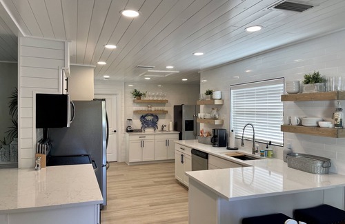 Gulf Gate Estates House | Heated pool on the water - under 10 mins to beaches!