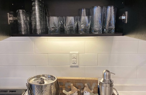 Edgehill Condo | Heated POOL opens March⭐️ Downtown Nashville 🎵 FREE Parking, Honky Tonks 1mi
