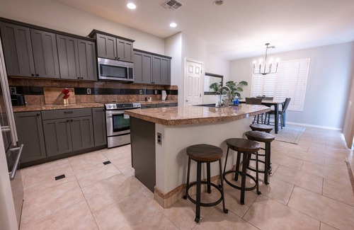 Fox Crossing House | Heated Pool, Sleeps 8, Bikes, BBQ, LOTS of Games!
