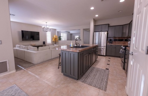 Fox Crossing House | Heated Pool, Sleeps 8, Bikes, BBQ, LOTS of Games!