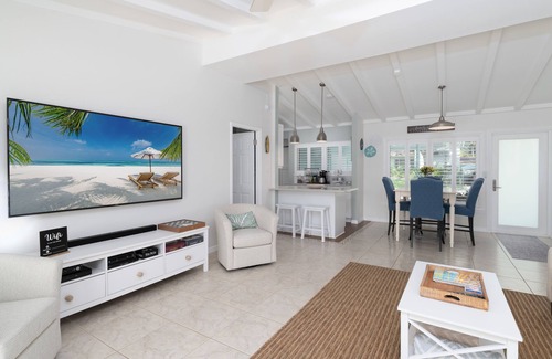 Riverside Park House | Heated Pool/spa + cable TV! Centrally Located.Beach+DWTN FTL+Hard Rock Casino
