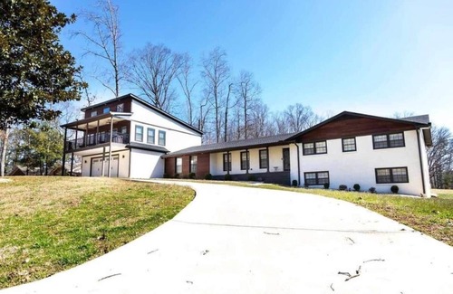 Riverdale House | HEATED POOL ~ THE WHITE HOUSE ATLANTA - TERRACE LEVEL