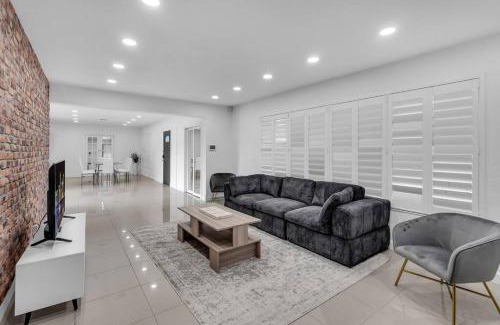 North Miami Beach Villa | Heated Pool Tropical Backyard 3 Bedrooms, 12 min to the Ocean