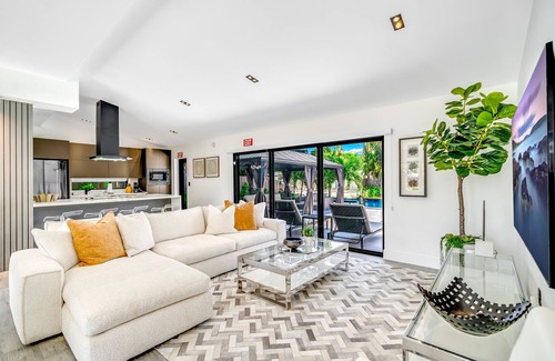 Riverside Park House | Heated Pool! Waterfront+Kayak! Close 2 Beach!