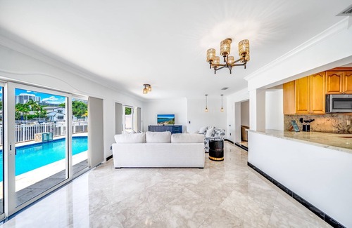 Bermuda Riviera House | Heated Pool & Waterfront! Walk To Beach & Shops!
