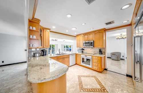 Bermuda Riviera House | Heated Pool & Waterfront! Walk To Beach & Shops!