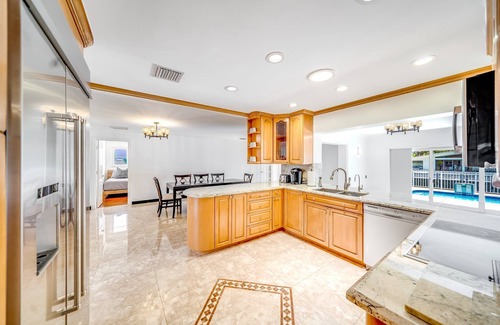 Bermuda Riviera House | Heated Pool & Waterfront! Walk To Beach & Shops!