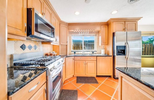 Pompano Isles House | HEATED POOL+WATERFRONT! POOL TABLE+1 MILE TO BEACH!
