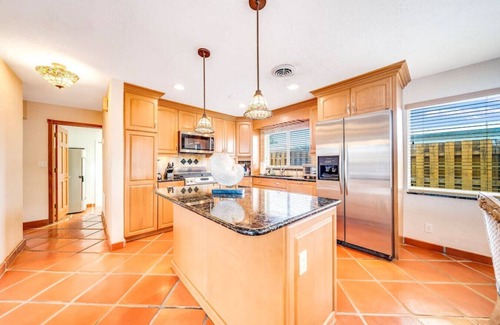 Pompano Isles House | HEATED POOL+WATERFRONT! POOL TABLE+1 MILE TO BEACH!