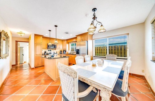Pompano Isles House | HEATED POOL+WATERFRONT! POOL TABLE+1 MILE TO BEACH!