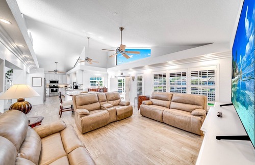 Garden Isles House | Heated Pool! Waterfront+Kayak! Close 2 Beach!