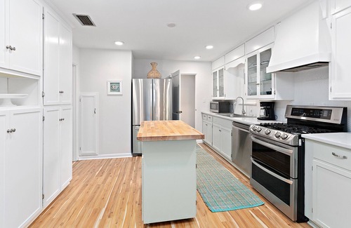 Saint Simons Island House | Heated Private Pool! Steps to Village and Beaches! Family Home