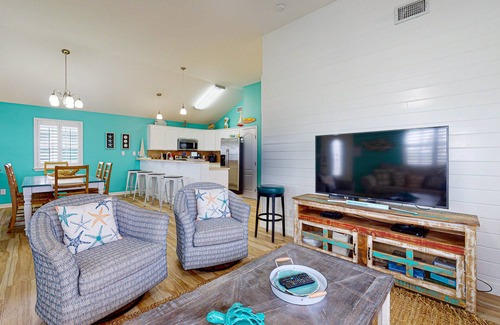 Port Aransas House | Heated Private Pool, Boat Parking, Golf Cart Included, Pet Friendly