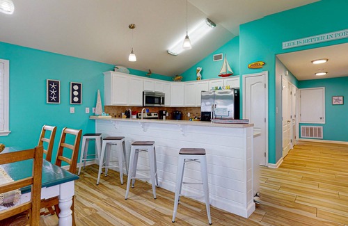 Port Aransas House | Heated Private Pool, Boat Parking, Golf Cart Included, Pet Friendly