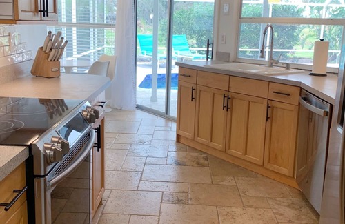 Gulf Gate Woods House | Heated Salt Water Pool House - Siesta Key Beach 5 min