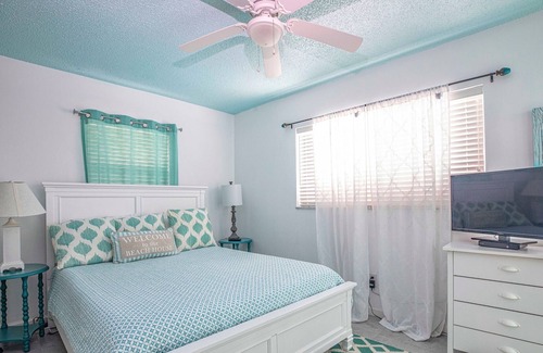 Naples Park House | Heated salted pool, outdoor family room, walk to the beach!