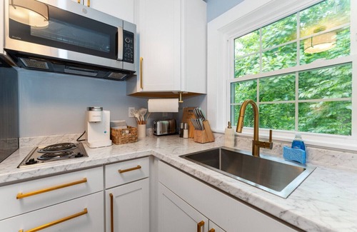 Old Orchard Beach Condo | Heated Saltwater Pool Short Walk to Beach Pier 9