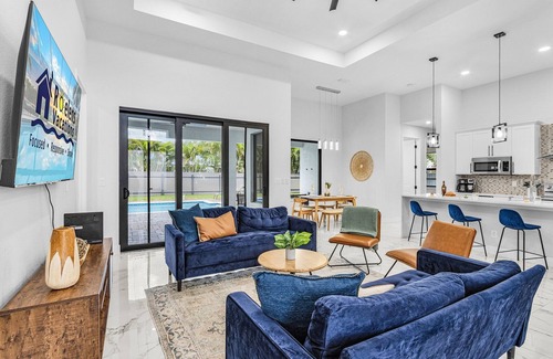 Mariner House | Heated Saltwater Pool & Bikes - License to Chill - Roelens