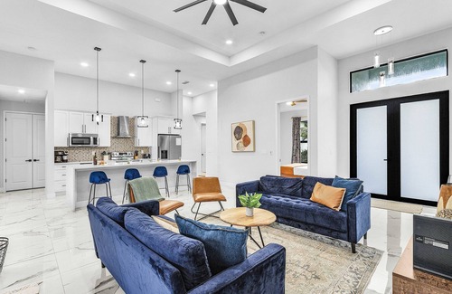 Mariner House | Heated Saltwater Pool & Bikes - License to Chill - Roelens
