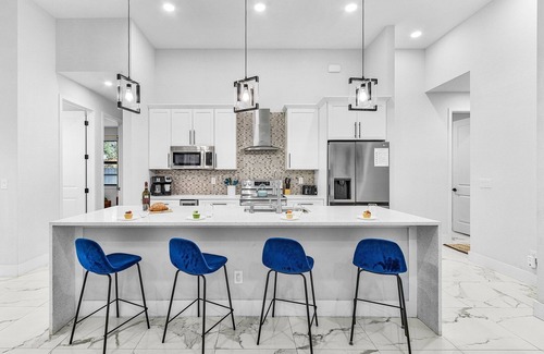Mariner House | Heated Saltwater Pool & Bikes - License to Chill - Roelens