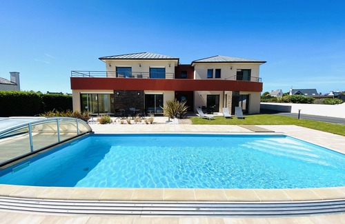 Santec Villa | HEATED SWIMMING POOL 2-person apartment with private spa in villa - beach 300m away