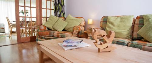 Boat of Garten House | Heath Cottage, Tranquil Cottage by the Woods