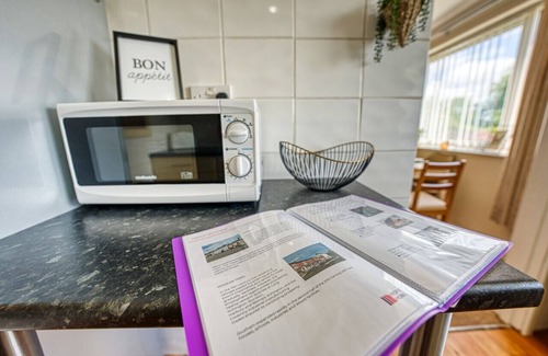 Long Itchington Apartment | Heather Apt | 3 bedrooms | Sleeps 6 | Southam Centre |Close to HS2 Coventry, Rugby & M40 | Inspire Homes