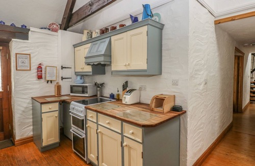 Milford Haven Cottage | HEATHER COTTAGE, pet friendly, with open fire in Rosemarket