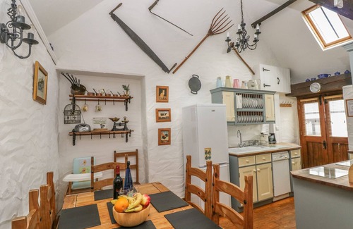 Milford Haven Cottage | HEATHER COTTAGE, pet friendly, with open fire in Rosemarket