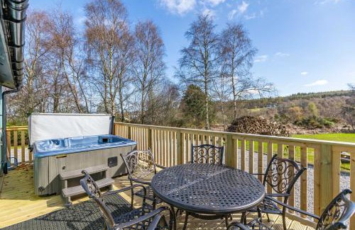 East Lewiston House | Heather Lodge 17 with Hot Tub