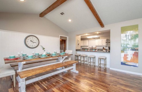 Mid America House | Heatherwood · Heatherwood Lodge w/Hot Tub, Pvt Dock, Game Room.