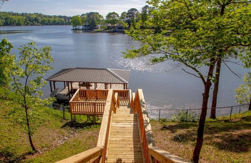 Mid America House | Heatherwood · Heatherwood Lodge w/Hot Tub, Pvt Dock, Game Room.