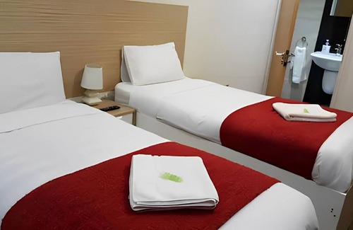 Cranford Bed & Breakfast | Heathrow Travellers Hub