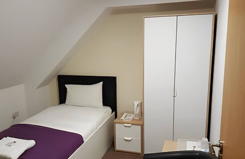 Cranford Bed & Breakfast | Heathrow Travellers Hub