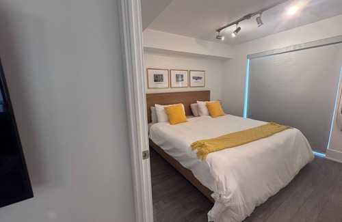 Toronto Entertainment District Hotel | Heaven Like Stays