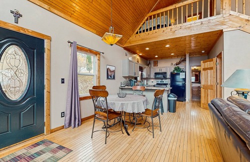 Bryson City Cabin | Heaven on Earth - Secluded cabin w/hot tub, deck, views - located in Bryson City