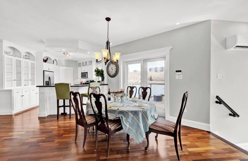 Halifax House | Heaven on Kearney Lake