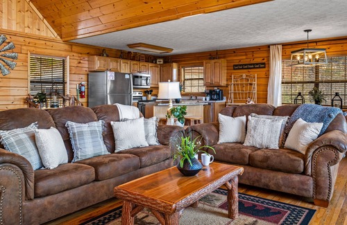 Sevierville Cabin | "Heaven's Corner" - A Million Dollar View For You!