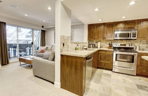 Village North Condo | Heavenly 2BR/2BA. Private Hot-tub & Mountain View’s